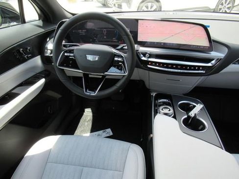 New 2025 Cadillac Lyriq Luxury image 12