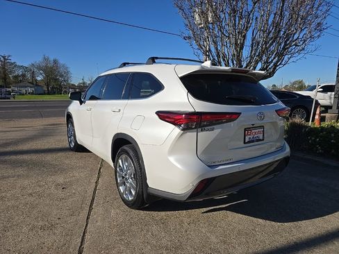 Used 2023 Toyota Highlander Limited FWD image 7