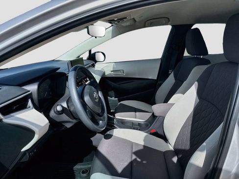 Used 2025 Toyota Corolla LE FWD image 10