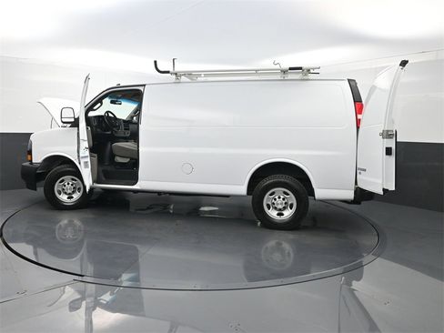 Used 2022 Chevrolet Express 2500 w/ Driver Convenience Package image 32