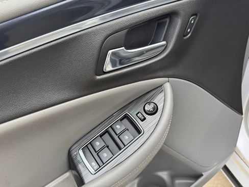 Used 2019 Chevrolet Impala LT image 11