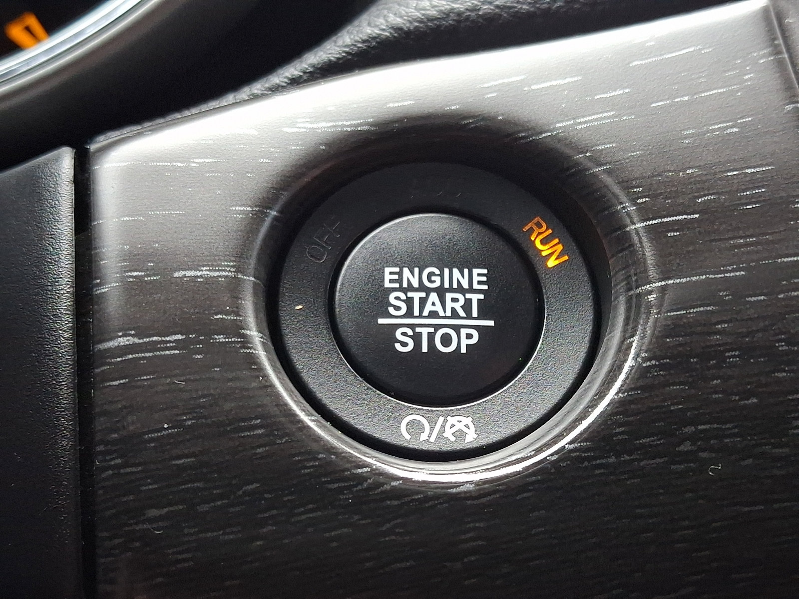 Used 2018 Jeep Grand Cherokee Altitude AWD/4WD image 23