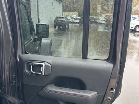 Used 2025 Jeep Wrangler Rubicon w/ Convenience Group image 27
