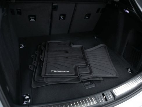 Certified 2026 Porsche Macan AWD/4WD image 38