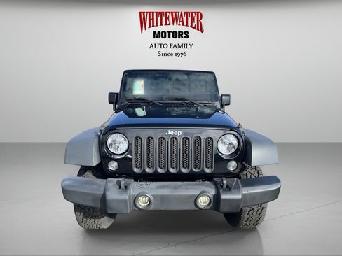 Used 2016 Jeep Wrangler Rubicon w/ Power Convenience Group AWD/4WD image 2
