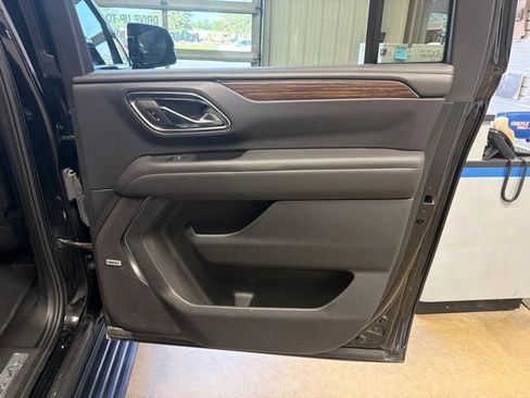 Used 2024 Chevrolet Suburban High Country AWD/4WD image 25