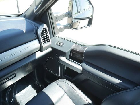 Used 2022 Ford F250 Lariat w/ Tremor Off-Road Package AWD/4WD image 25