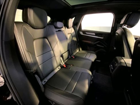 Used 2025 Porsche Cayenne image 23