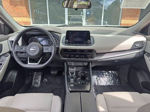 Used 2023 Nissan Rogue SV w/ SV Premium B Package FWD image 12