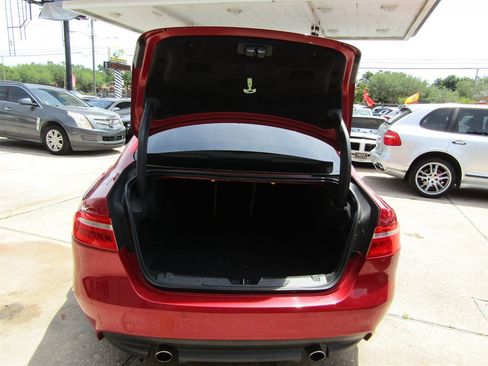 Used 2017 Jaguar XE Prestige RWD image 7