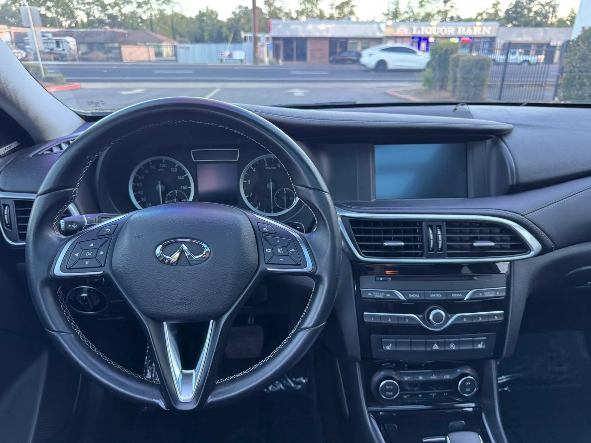 Used 2017 INFINITI QX30 Premium w/ Cargo Package FWD image 20