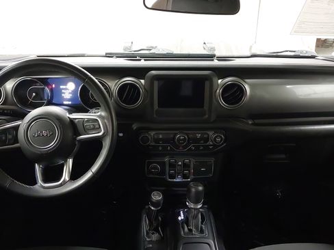 Used 2019 Jeep Wrangler Unlimited Sahara w/ Safety Group AWD/4WD image 26