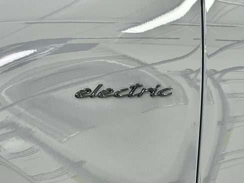 Certified 2025 Porsche Macan 4S Electric AWD/4WD image 61