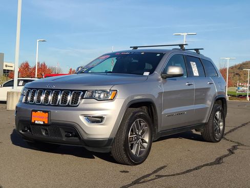 Used 2020 Jeep Grand Cherokee Laredo w/ Quick Order Package 2BN North image 1