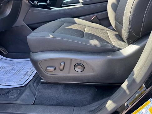 Used 2026 Chevrolet Traverse LT w/ LPO, Floor Liner Package FWD image 16