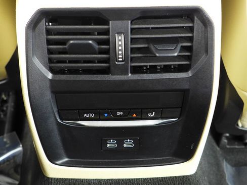 Certified 2025 BMW 330i Sedan w/ M Sport Package RWD image 24