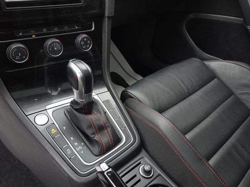 Used 2017 Volkswagen GTI SE image 25