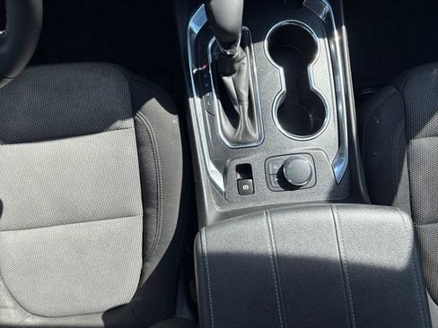 Used 2023 Chevrolet Traverse LT FWD image 3