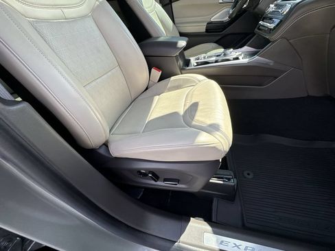 Used 2020 Ford Explorer Platinum w/ Premium Technology Package AWD/4WD image 29
