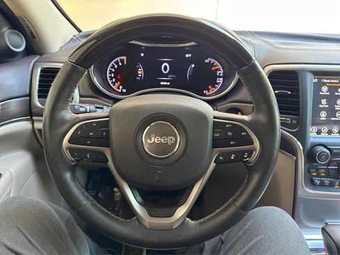 Used 2018 Jeep Grand Cherokee Overland image 17