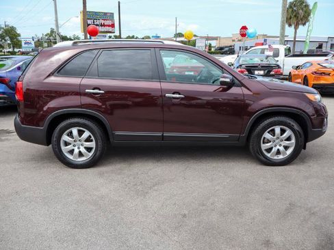 Used 2012 Kia Sorento LX w/ Convenience Pkg FWD image 7