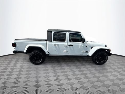 Used 2022 Jeep Gladiator Willys image 9