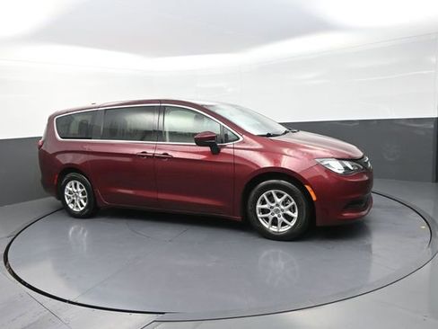 Used 2022 Chrysler Voyager LX FWD image 57