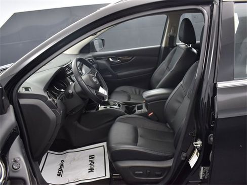 Used 2022 Nissan Rogue Sport SL w/ Premium Package image 9