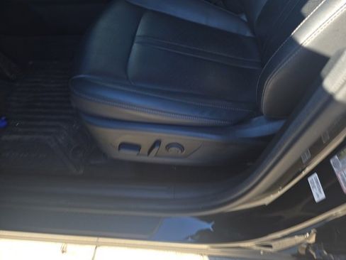 Used 2023 Kia Sorento S image 6