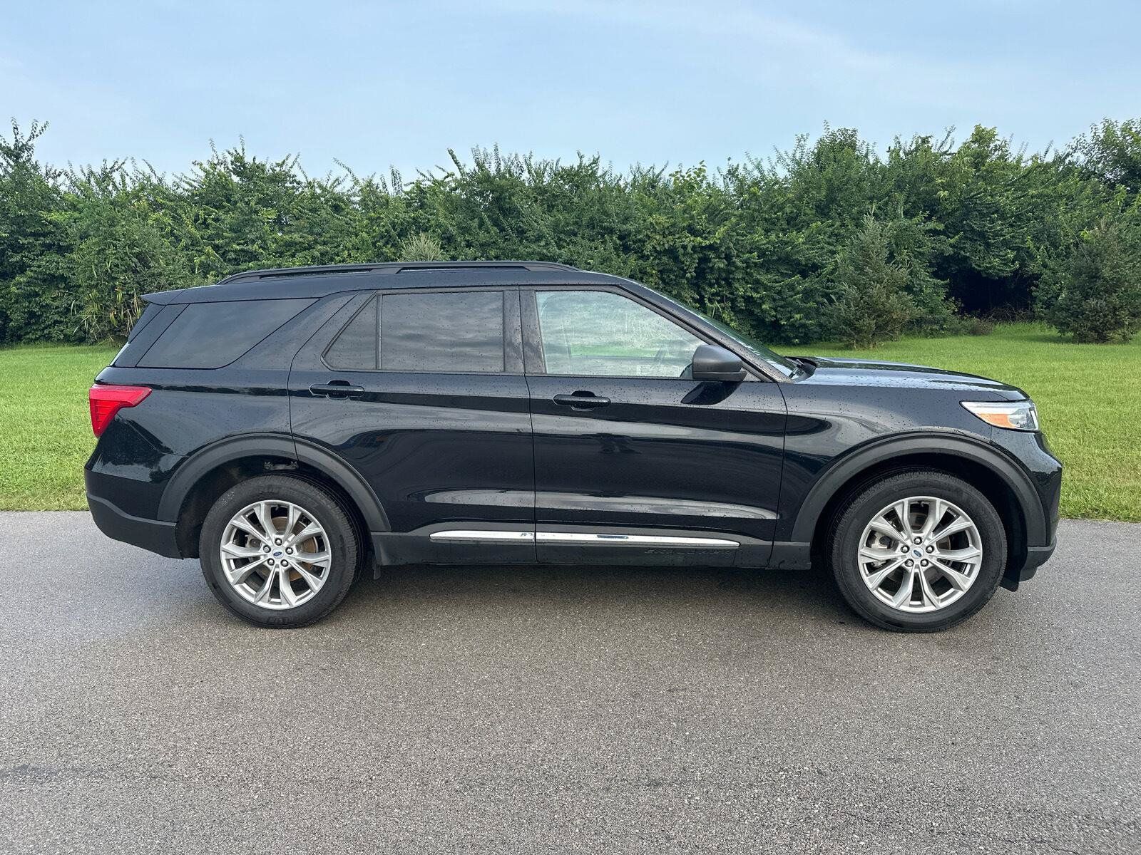 Used 2024 Ford Explorer XLT w/ Equipment Group 202A AWD/4WD image 10