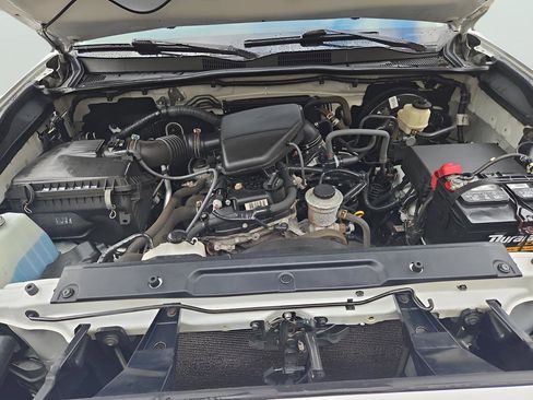 Used 2017 Toyota Tacoma SR image 18