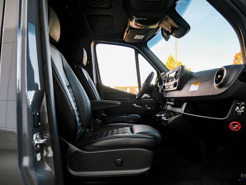 Used 2025 Mercedes-Benz Sprinter 3500 image 46