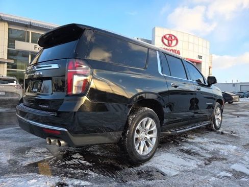 Used 2021 Chevrolet Suburban Premier w/ Premium Package image 7