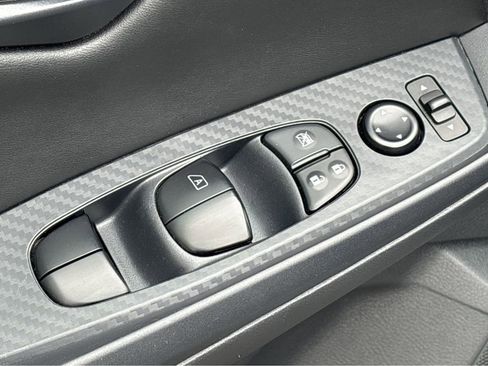 Used 2025 Nissan Sentra S FWD image 7