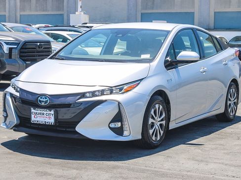 Used 2020 Toyota Prius Prime Limited FWD image 3