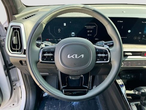 Certified 2025 Kia Sorento SX Prestige w/ Sage Leather Package AWD/4WD image 18