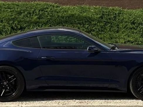 Used 2018 Ford Mustang GT Premium w/ GT Performance Package RWD image 5