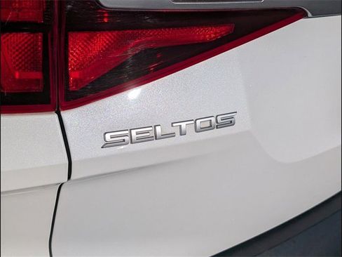 Certified 2022 Kia Seltos LX image 18