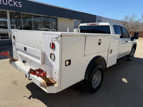 Used 2024 GMC Sierra 3500 Pro w/ Convenience Package image 5