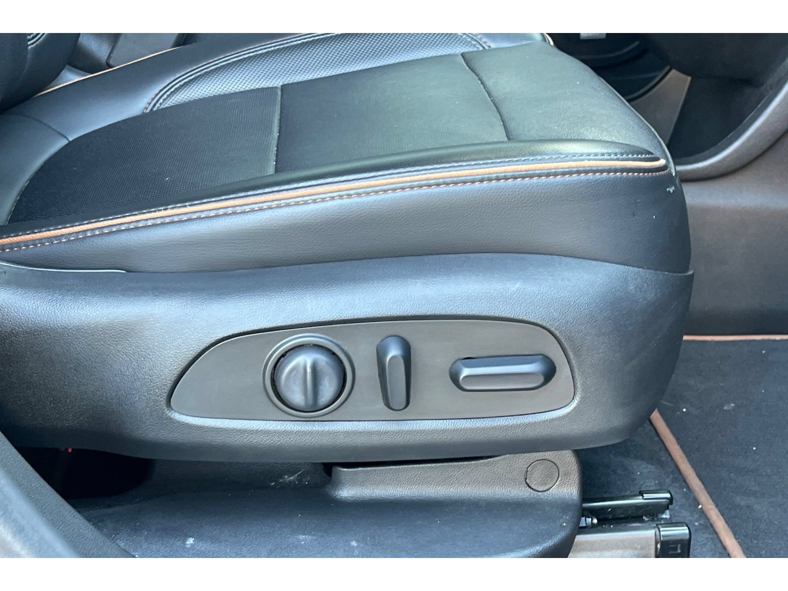 Used 2021 GMC Acadia AT4 w/ Technology Package AWD/4WD image 25