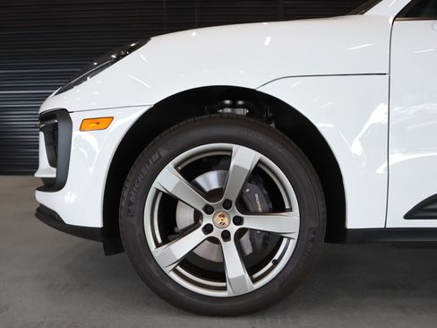 Certified 2024 Porsche Macan AWD/4WD image 12