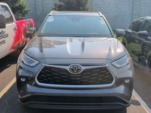 Used 2023 Toyota Highlander XLE AWD/4WD image 8