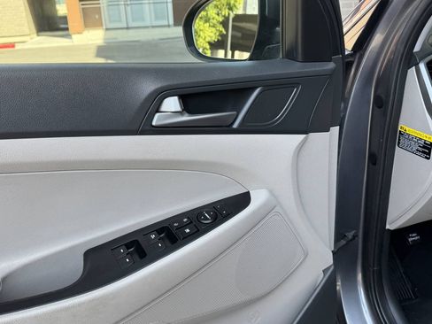 Used 2017 Hyundai Tucson Value AWD/4WD image 18