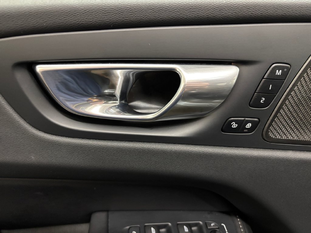 Certified 2024 Volvo XC60 B5 Ultimate w/ Protection Package Premier AWD/4WD image 12