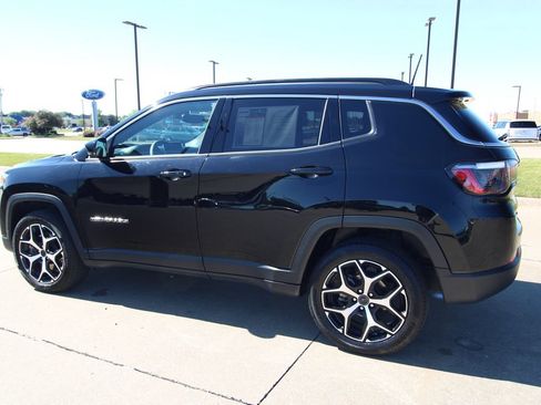 Used 2025 Jeep Compass Limited AWD/4WD image 16