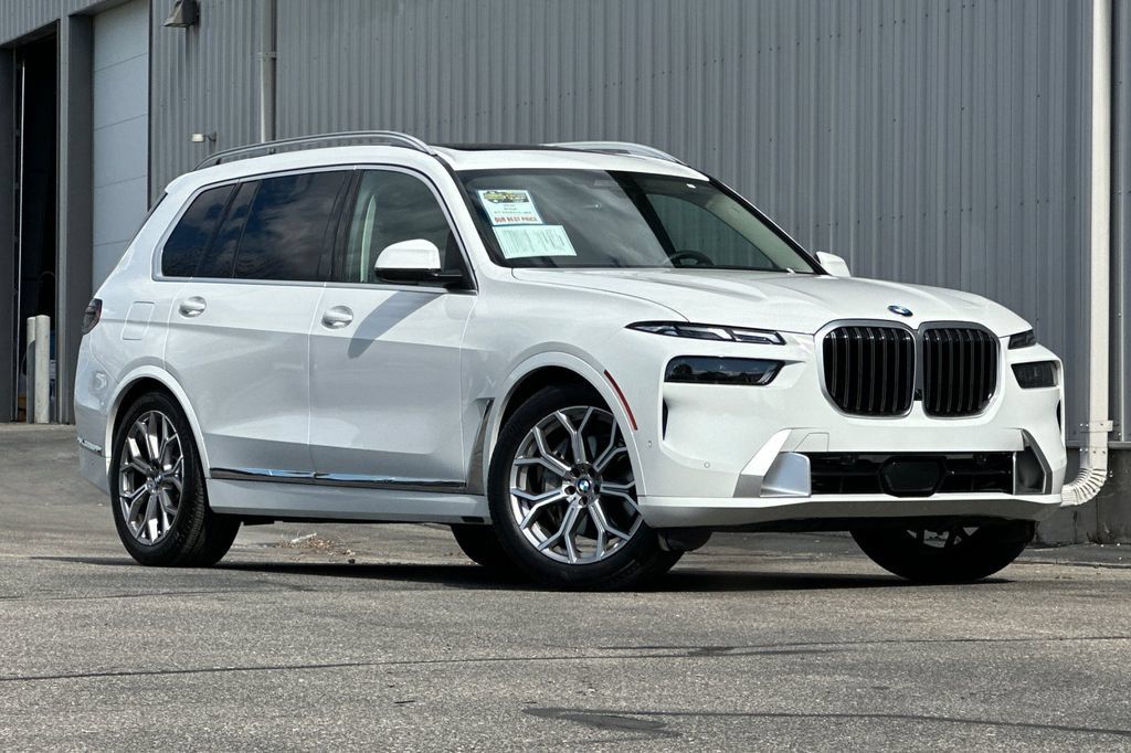 Used 2025 BMW X7 xDrive40i AWD/4WD image 2