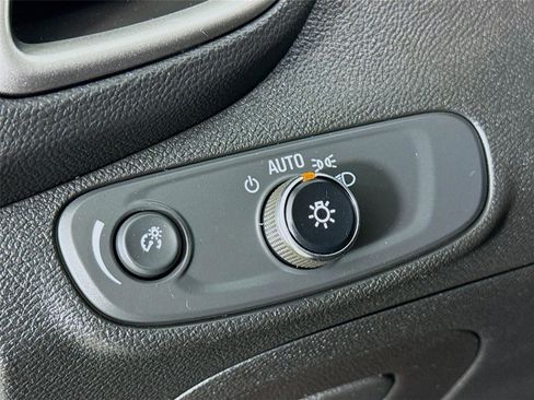 Used 2018 Chevrolet Trax LT w/ LT Convenience Package image 12