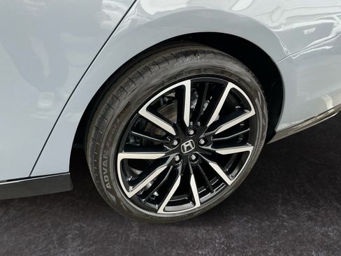 Used 2023 Honda Accord Touring image 9