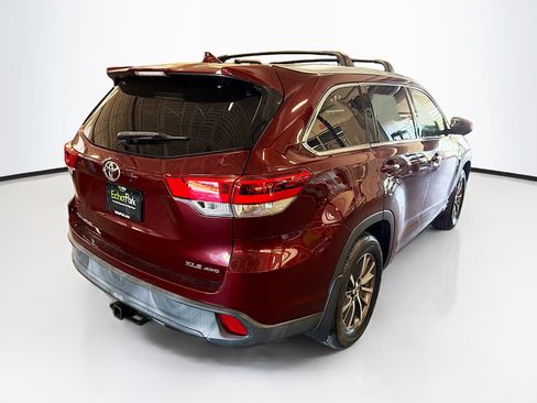 Used 2018 Toyota Highlander XLE AWD/4WD image 9