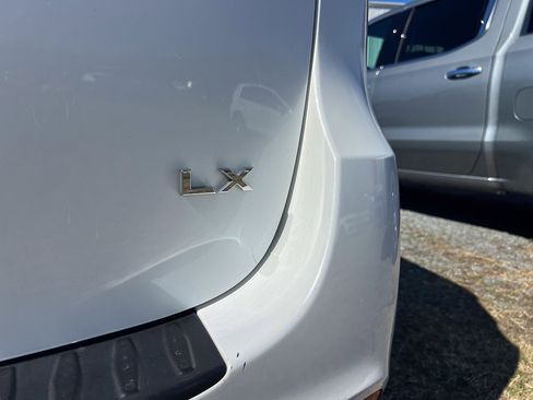 Used 2020 Kia Sedona LX image 5